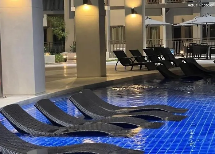 Cozy Private 2-bedroom With Washer, Balcony, Karaoke, Netflix And Coffee - King And Queen Beds Apartamento Manila