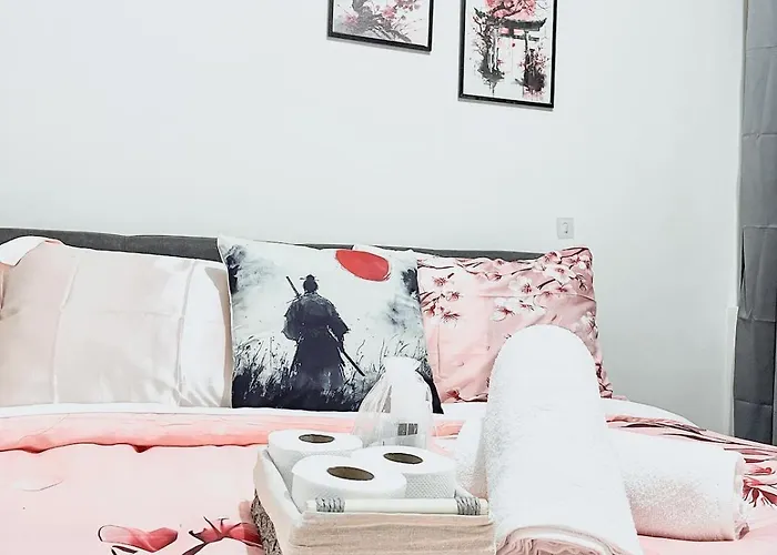 Cozy Private 2-bedroom With Washer, Balcony, Karaoke, Netflix And Coffee - King And Queen Beds Manila