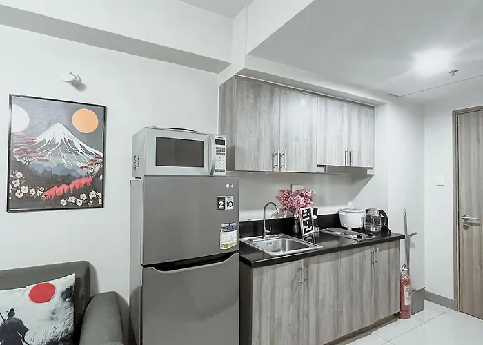 Cozy Private 2-bedroom With Washer, Balcony, Karaoke, Netflix And Coffee - King And Queen Beds * Manila