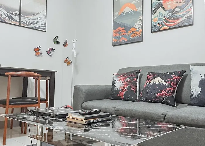 Cozy Private 2-bedroom With Washer, Balcony, Karaoke, Netflix And Coffee - King And Queen Beds