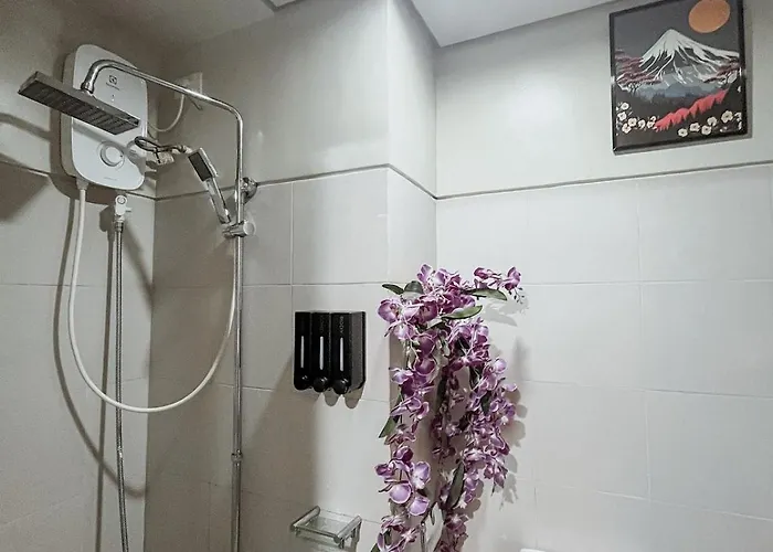 Cozy Private 2-bedroom With Washer, Balcony, Karaoke, Netflix And Coffee - King And Queen Beds Manila