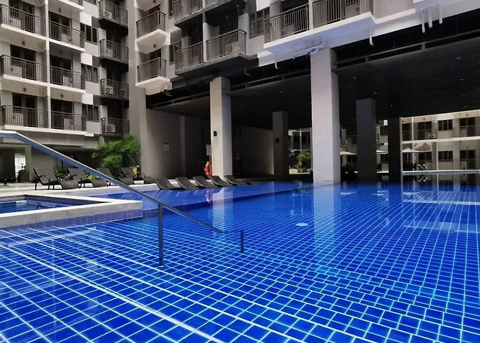 Cozy Private 2-bedroom With Washer, Balcony, Karaoke, Netflix And Coffee - King And Queen Beds