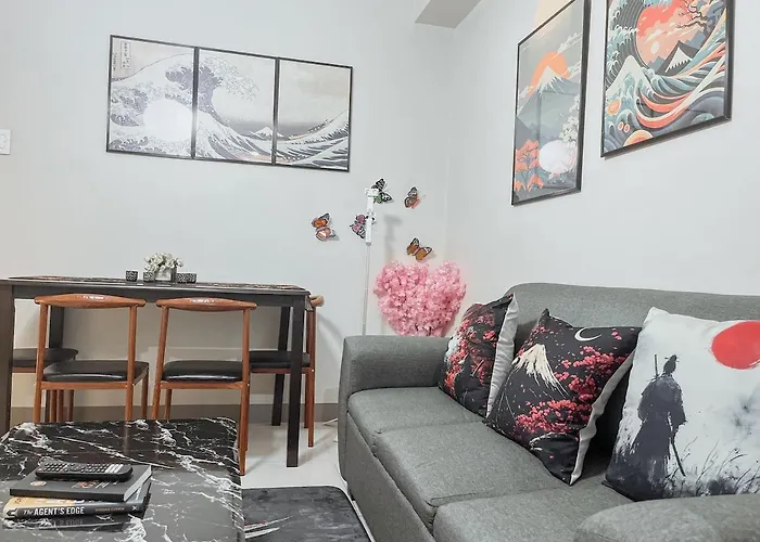 Cozy Private 2-bedroom With Washer, Balcony, Karaoke, Netflix And Coffee - King And Queen Beds * Manila