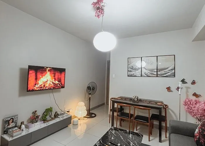 Cozy Private 2-bedroom With Washer, Balcony, Karaoke, Netflix And Coffee - King And Queen Beds Manila