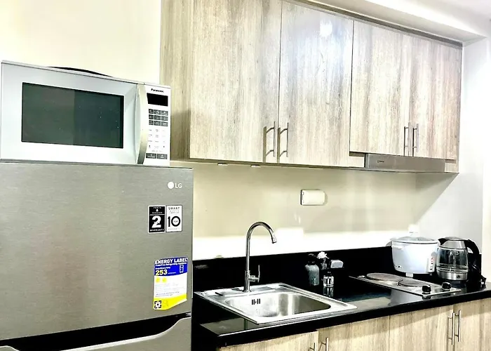 Cozy Private 2-bedroom With Washer, Balcony, Karaoke, Netflix And Coffee - King And Queen Beds Apartamento Manila